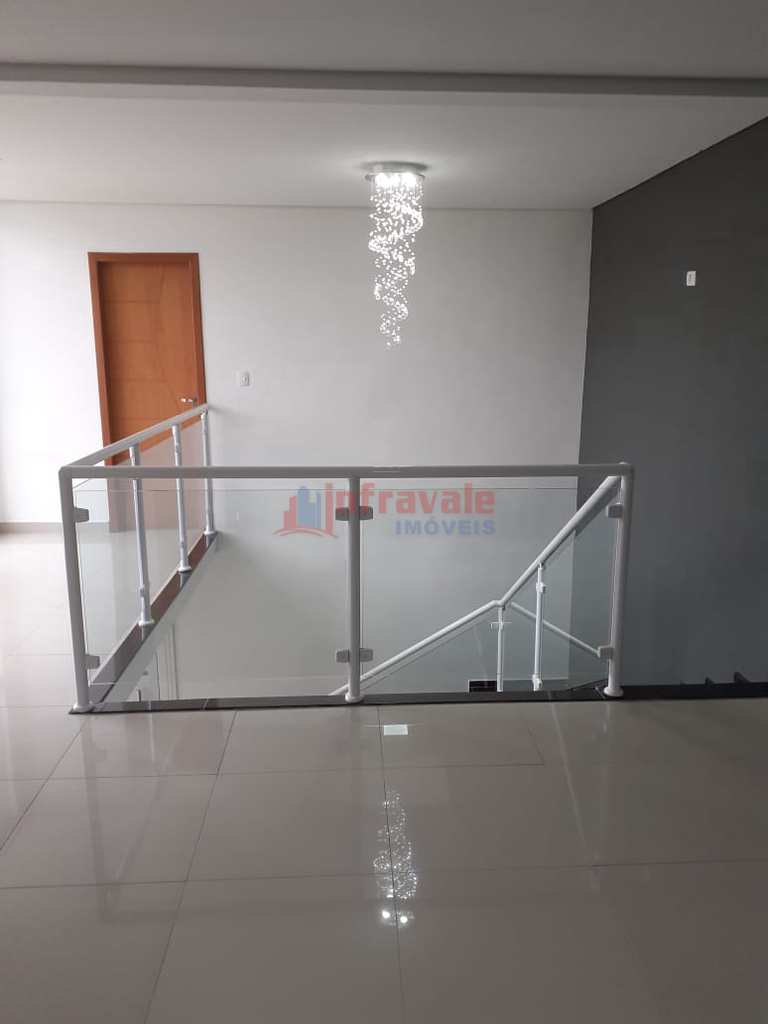 Sobrado de Condomínio em Jacareí, no bairro Jardim Jacinto
