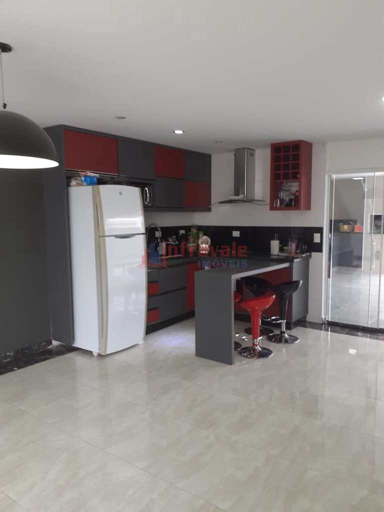 Sobrado de Condomínio em Jacareí, no bairro Jardim Jacinto