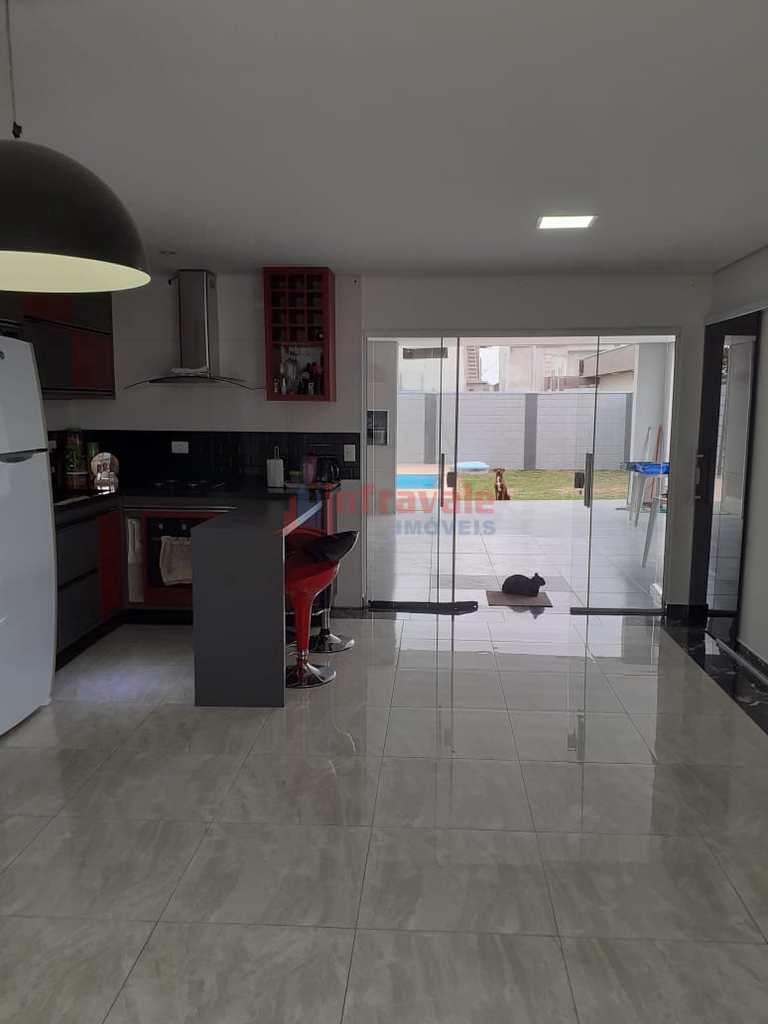 Sobrado de Condomínio em Jacareí, no bairro Jardim Jacinto