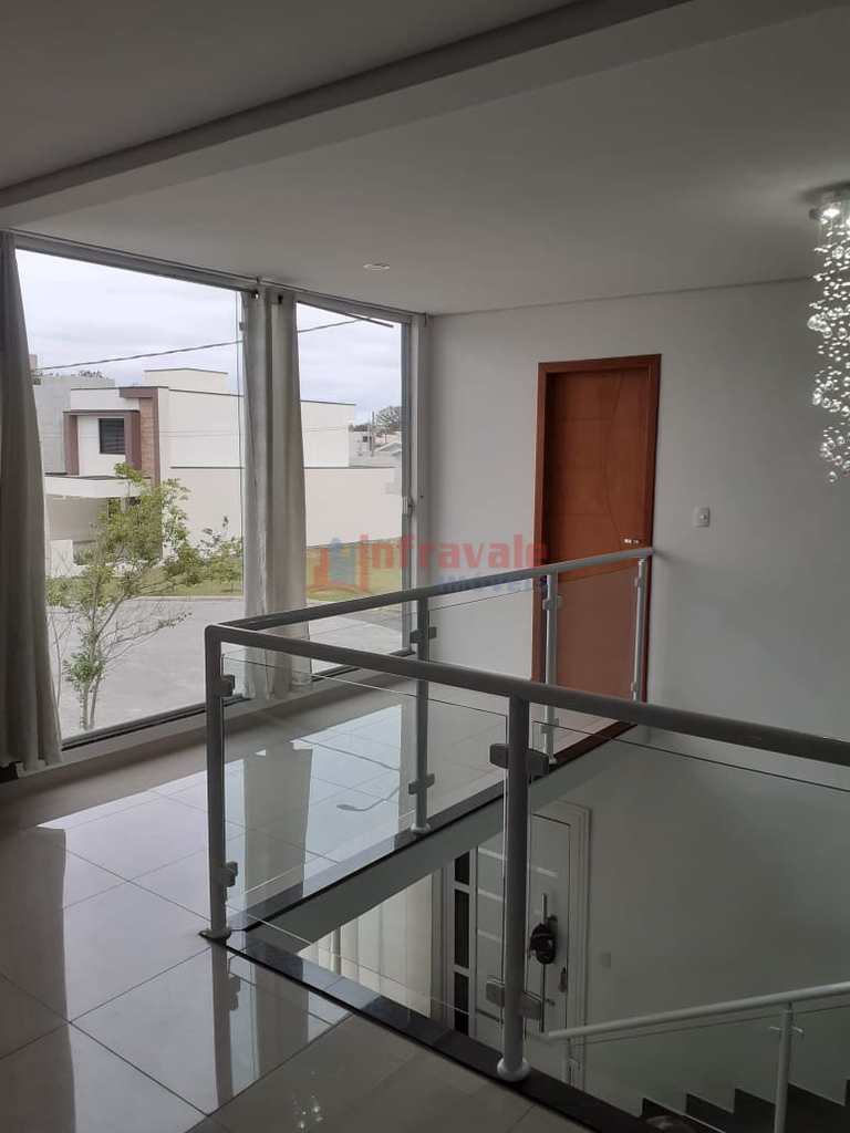 Sobrado de Condomínio em Jacareí, no bairro Jardim Jacinto