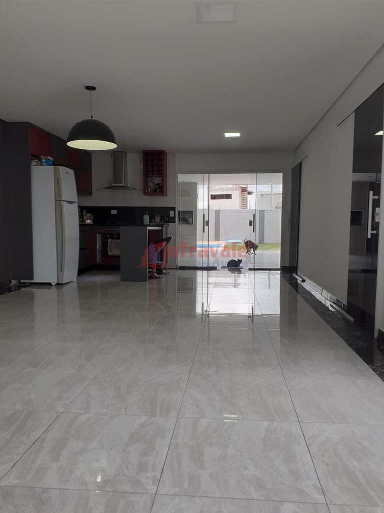 Sobrado de Condomínio em Jacareí, no bairro Jardim Jacinto