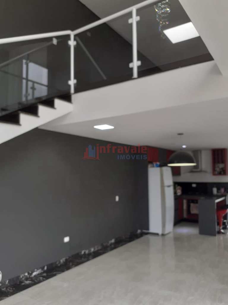Sobrado de Condomínio em Jacareí, no bairro Jardim Jacinto