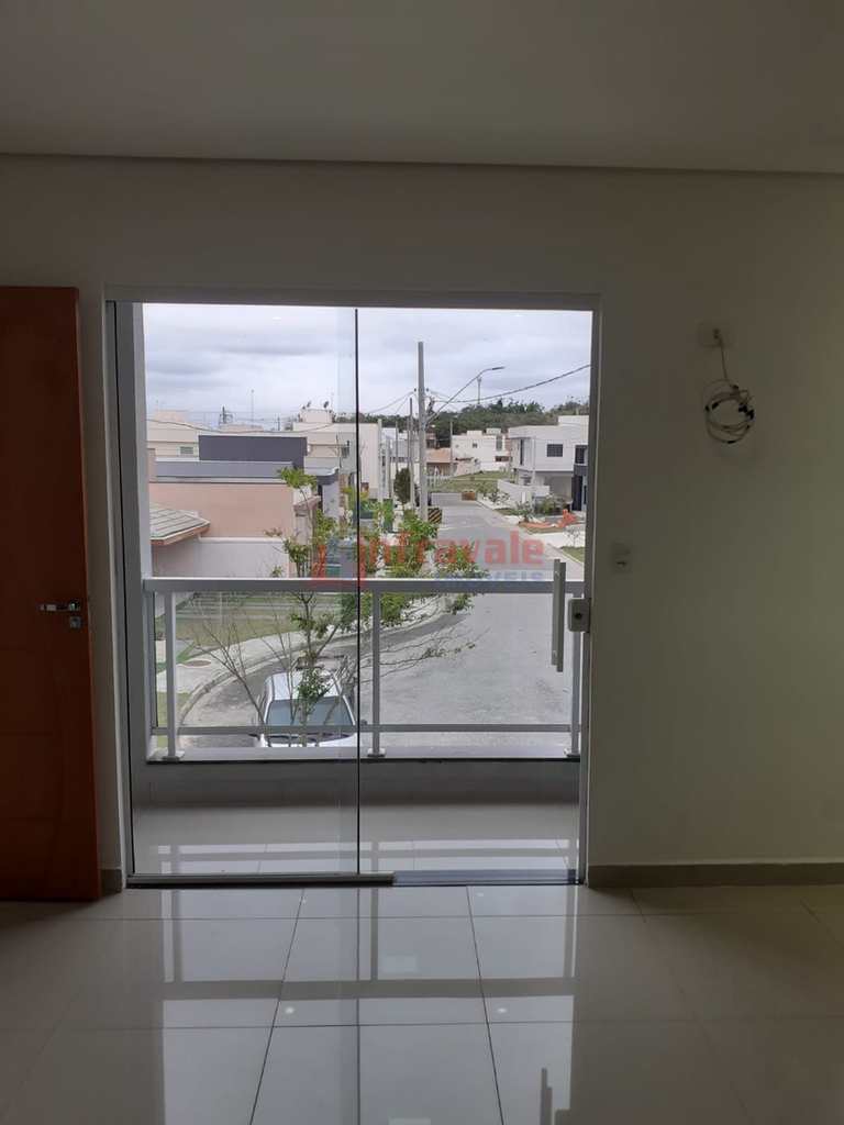 Sobrado de Condomínio em Jacareí, no bairro Jardim Jacinto