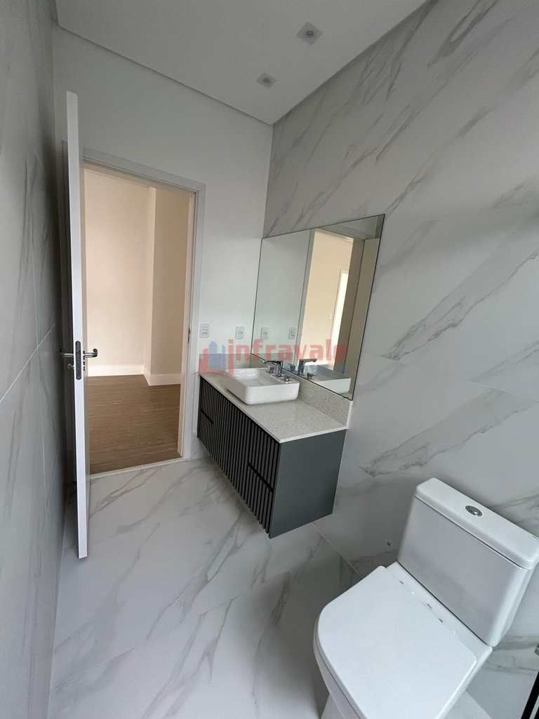 Sobrado de Condomínio em São José dos Campos, no bairro Condomínio Residencial Colinas do Paratehy
