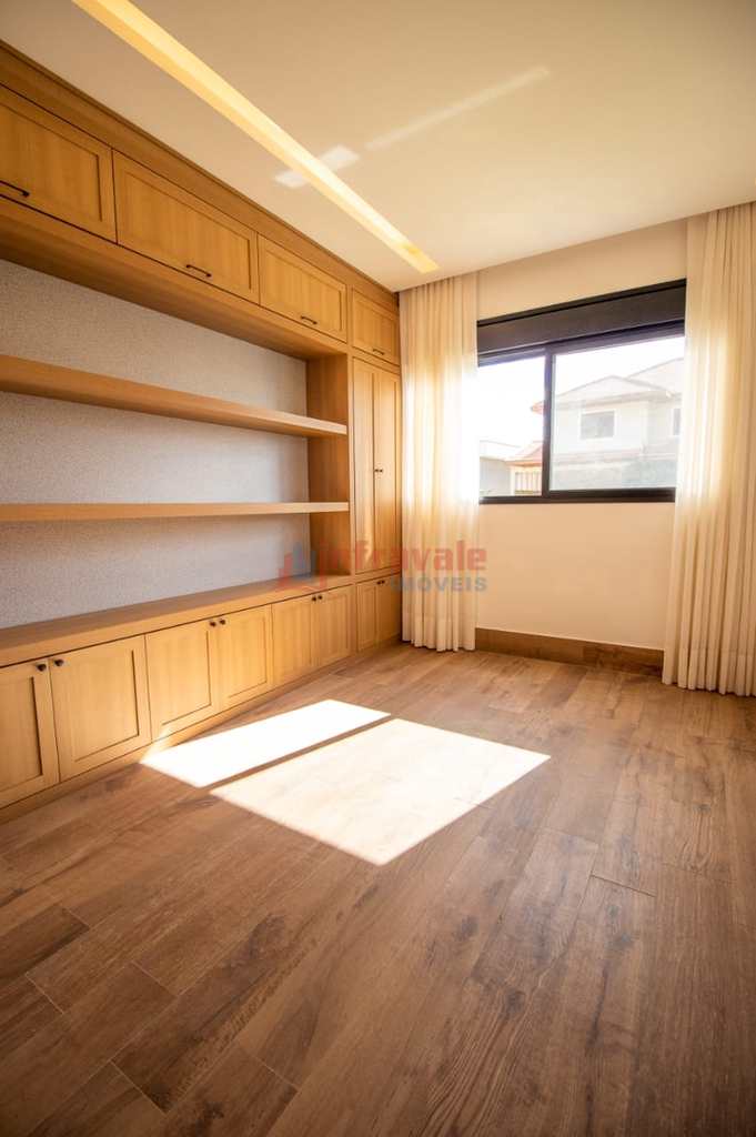 Sobrado de Condomínio em São José dos Campos, no bairro Condomínio Residencial Monte Carlo