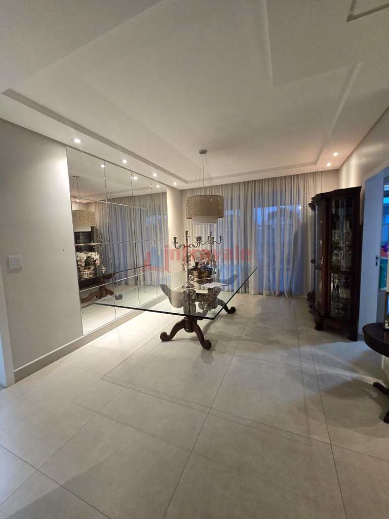 Sobrado de Condomínio em São José dos Campos, no bairro Condomínio Residencial Monte Carlo