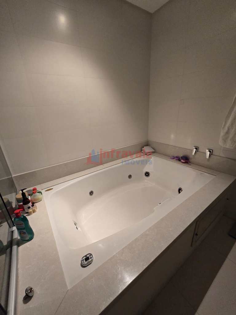 Sobrado de Condomínio em São José dos Campos, no bairro Condomínio Residencial Monte Carlo