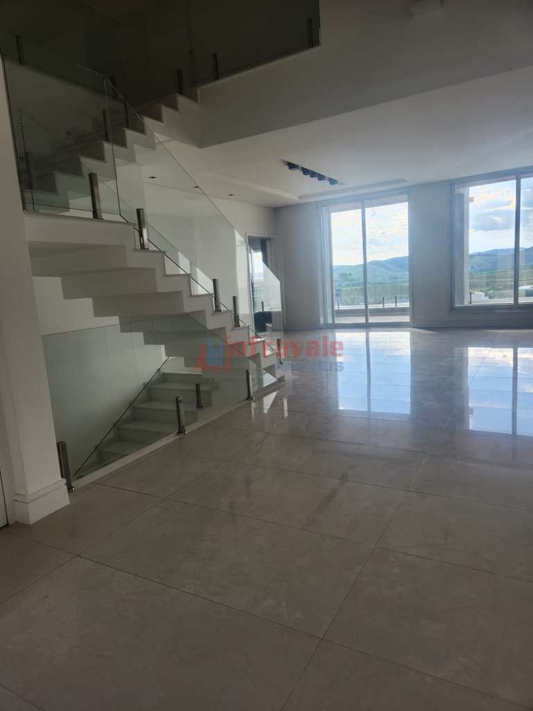 Sobrado de Condomínio em São José dos Campos, no bairro Condomínio Residencial Jaguary