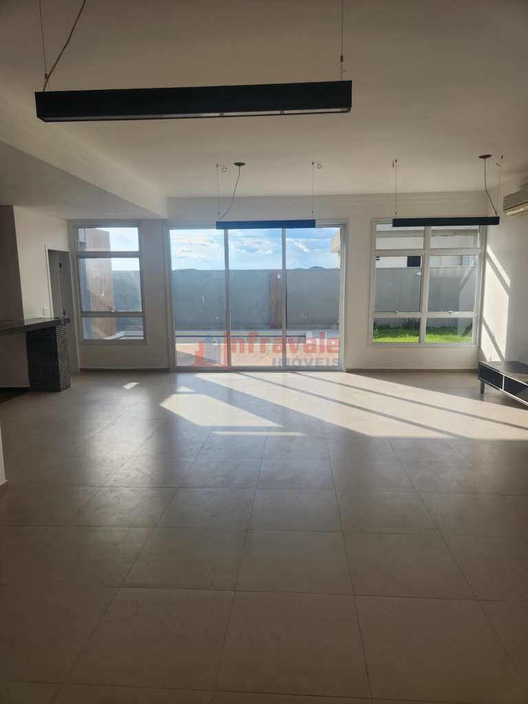 Sobrado de Condomínio em São José dos Campos, no bairro Condomínio Residencial Jaguary