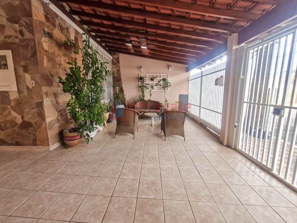 Casa em Jacareí, no bairro Parque Brasil