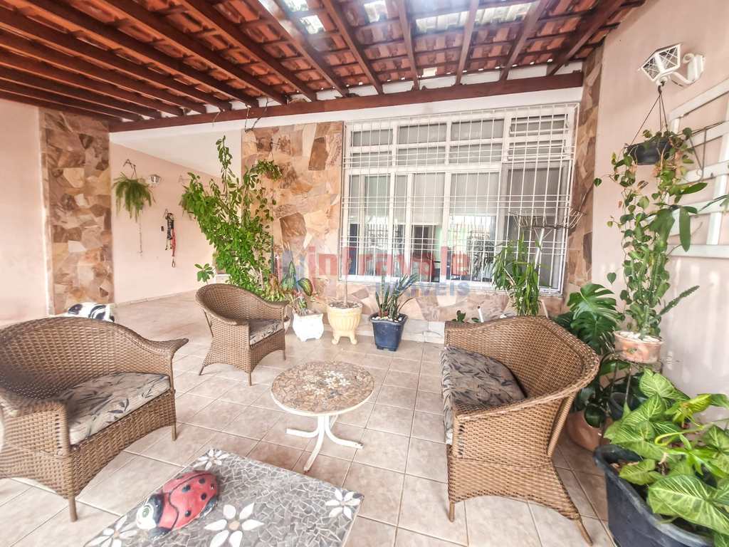 Casa em Jacareí, no bairro Parque Brasil