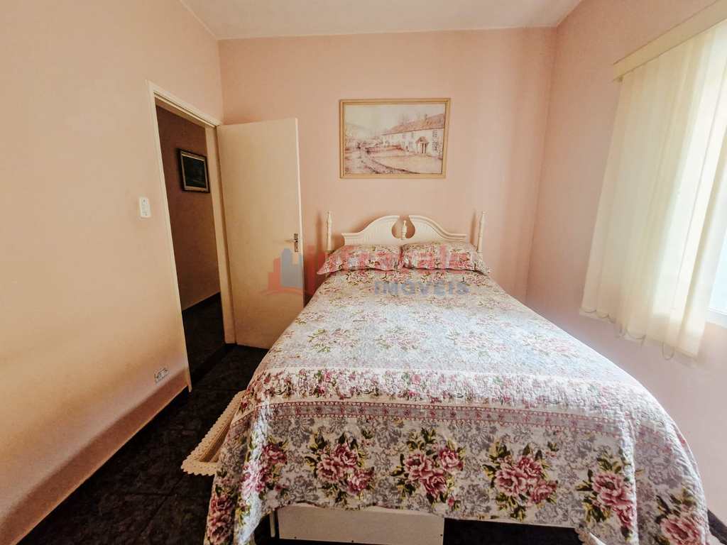 Casa em Jacareí, no bairro Parque Brasil
