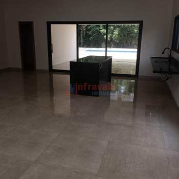 Casa em Guararema, bairro Centro