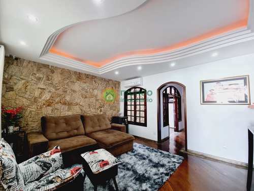 Casa, código 4836 em Taubaté, bairro Vila das Jabuticabeiras