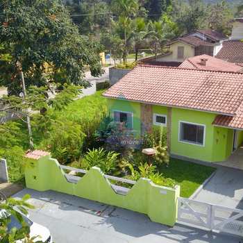 Casa em Caraguatatuba, bairro Massaguaçu