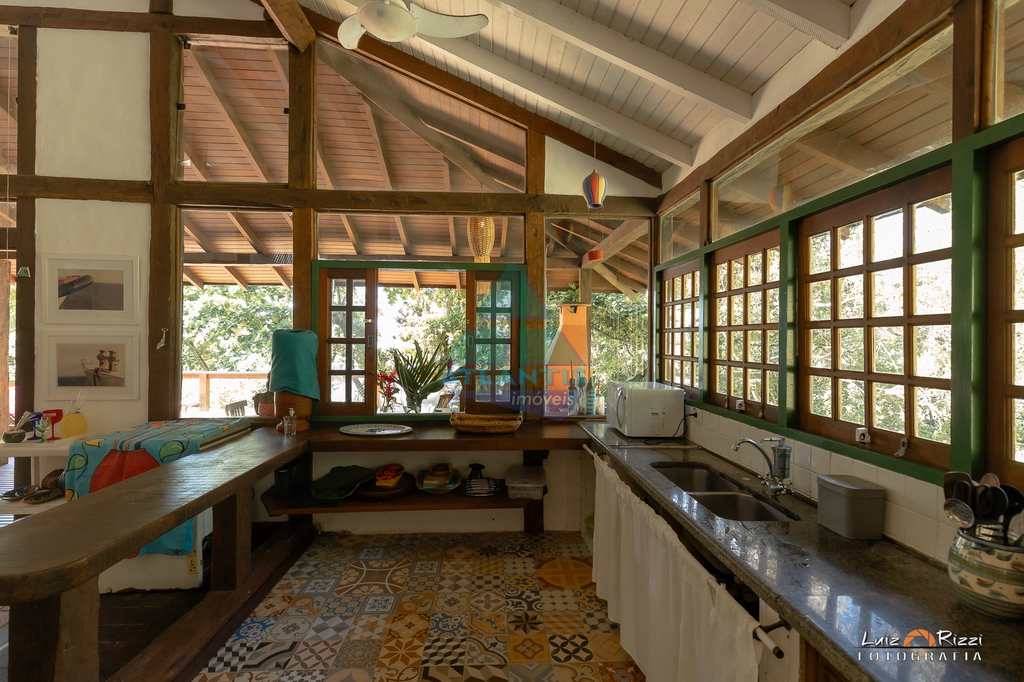 Casa em Ubatuba, no bairro Praia Grande do Bonete