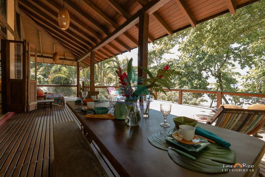 Casa em Ubatuba, no bairro Praia Grande do Bonete