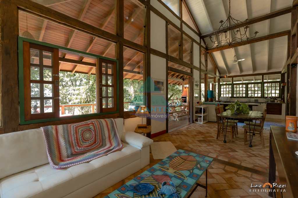 Casa em Ubatuba, no bairro Praia Grande do Bonete
