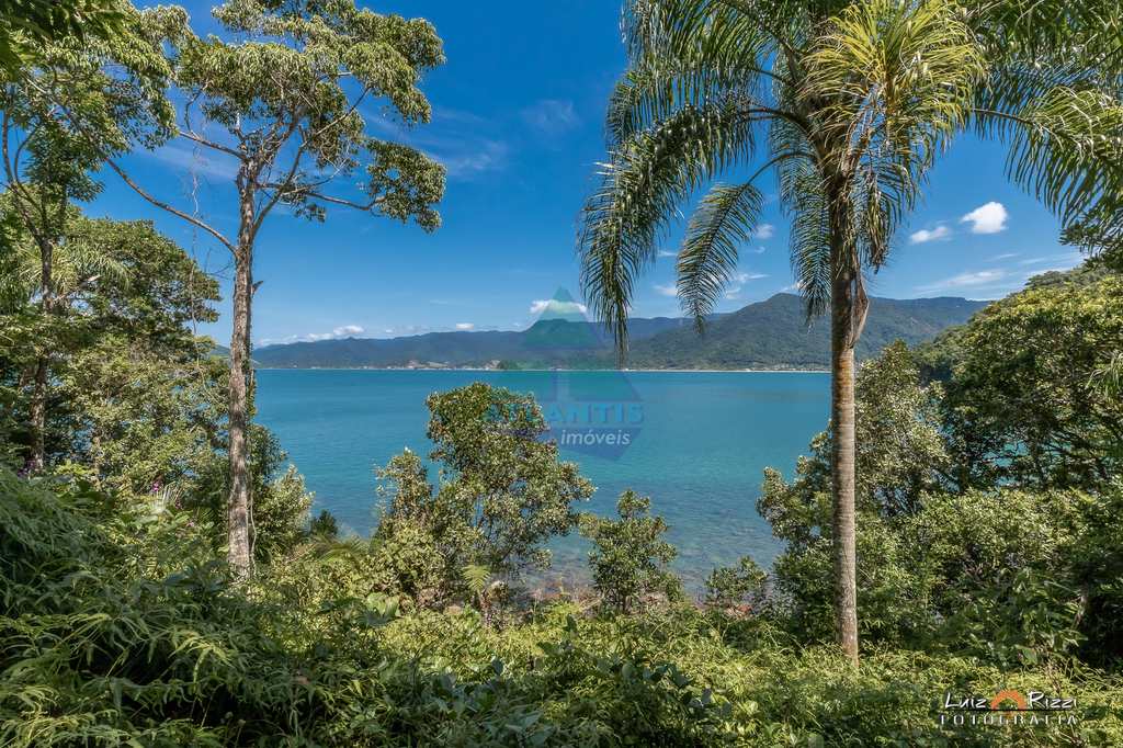 Casa em Ubatuba, no bairro Praia Grande do Bonete