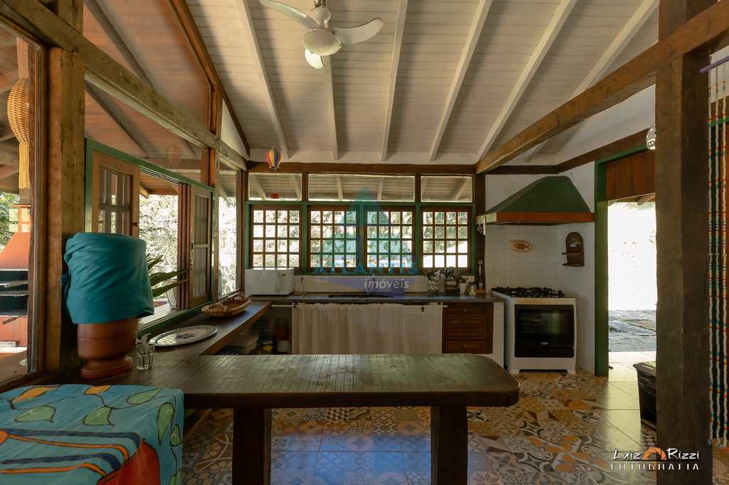 Casa em Ubatuba, no bairro Praia Grande do Bonete