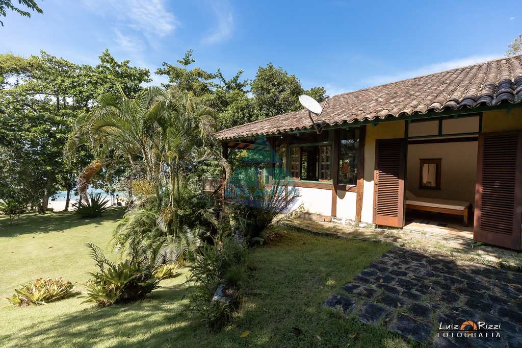 Casa em Ubatuba, no bairro Praia Grande do Bonete