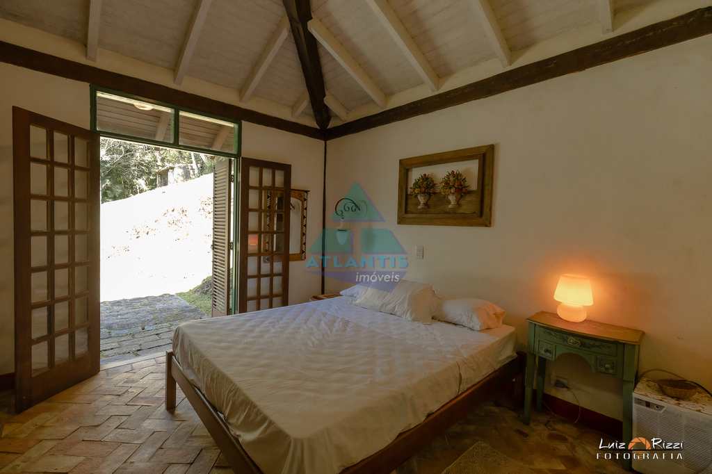 Casa em Ubatuba, no bairro Praia Grande do Bonete