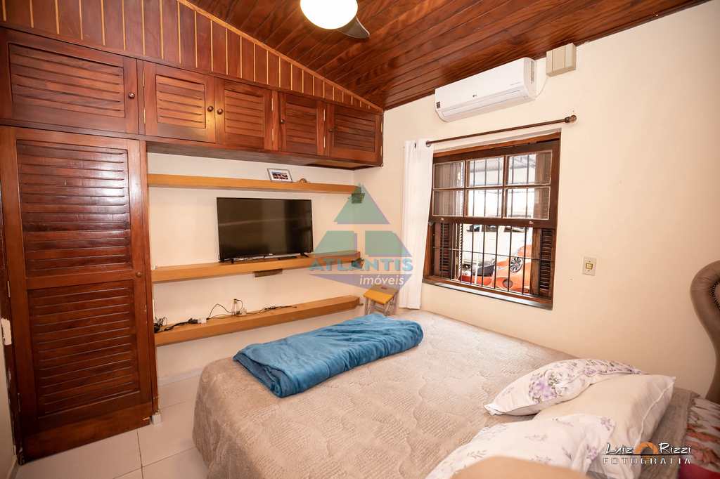 Casa em Ubatuba, no bairro Praia do Sapê