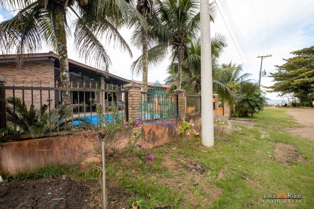 Casa em Ubatuba, no bairro Praia do Sapê
