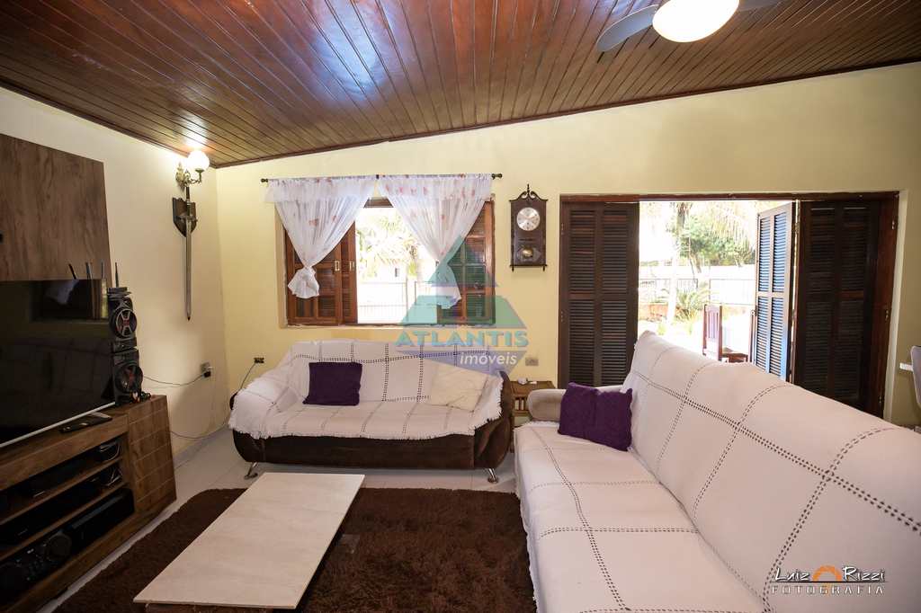 Casa em Ubatuba, no bairro Praia do Sapê