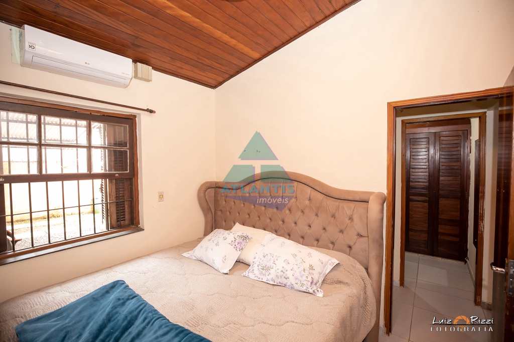 Casa em Ubatuba, no bairro Praia do Sapê