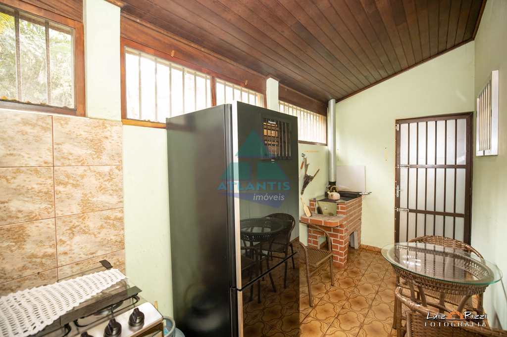 Casa em Ubatuba, no bairro Praia do Sapê