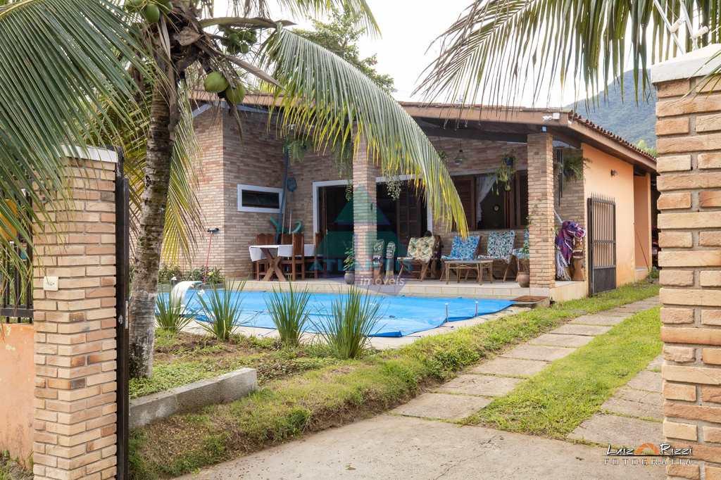 Casa em Ubatuba, no bairro Praia do Sapê