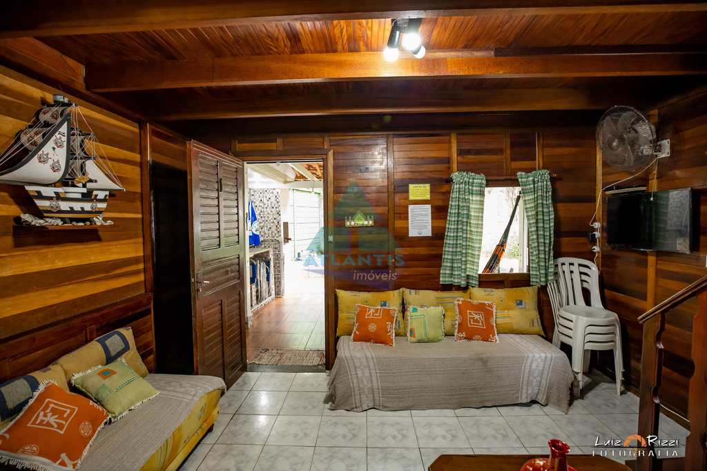 Casa em Ubatuba, no bairro Praia da Lagoinha