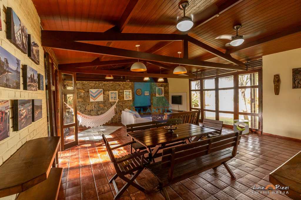 Casa em Ubatuba, no bairro Praia da Maranduba