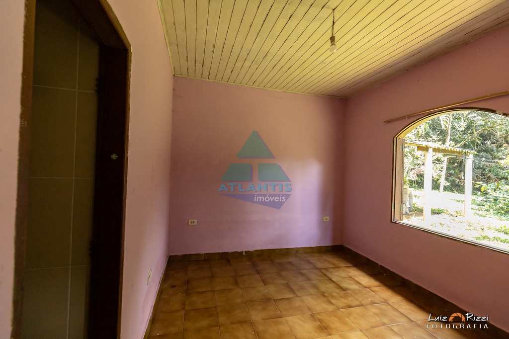 Casa em Ubatuba, no bairro Perequê Mirim