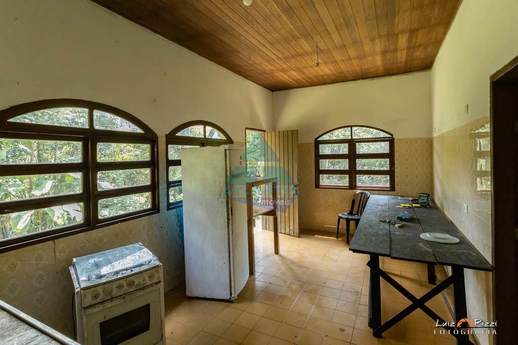Casa em Ubatuba, no bairro Perequê Mirim