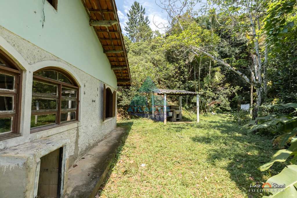 Casa em Ubatuba, no bairro Perequê Mirim