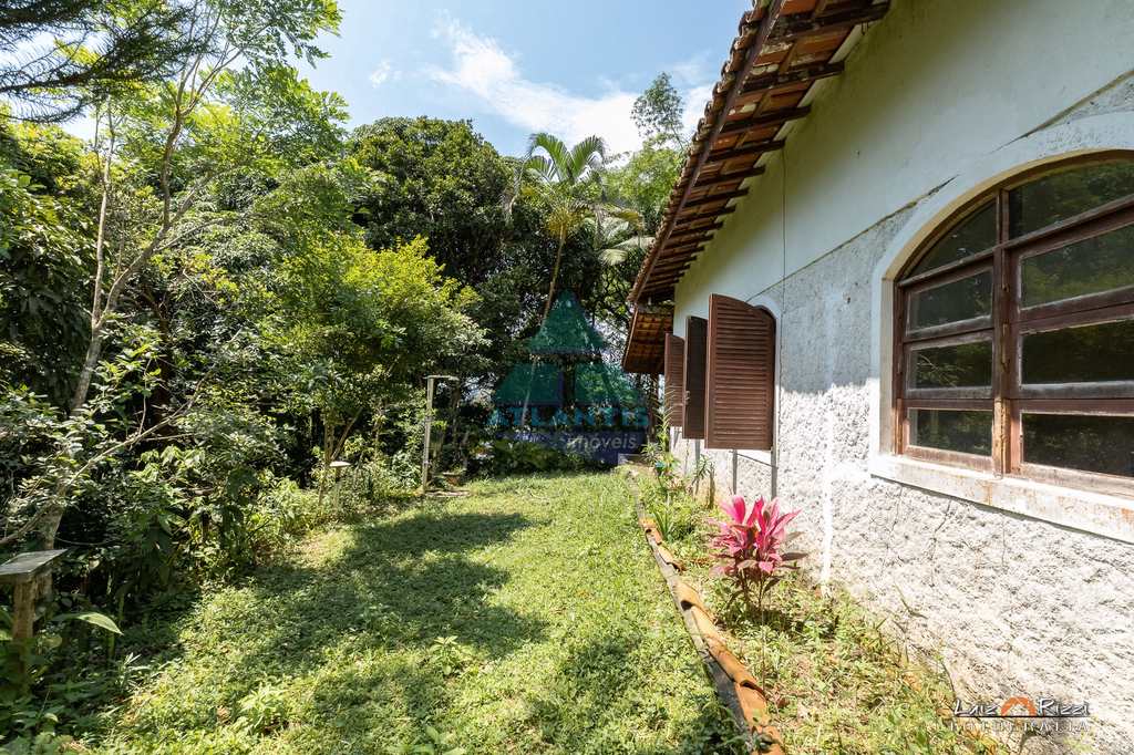 Casa em Ubatuba, no bairro Perequê Mirim