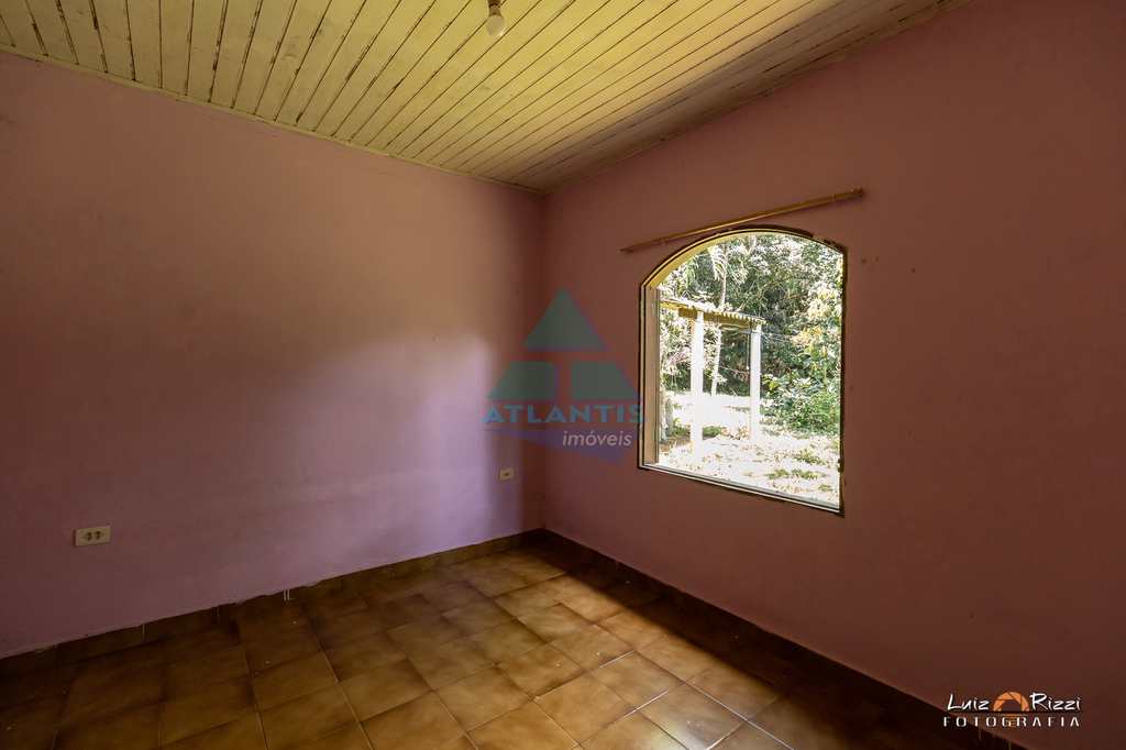 Casa em Ubatuba, no bairro Perequê Mirim