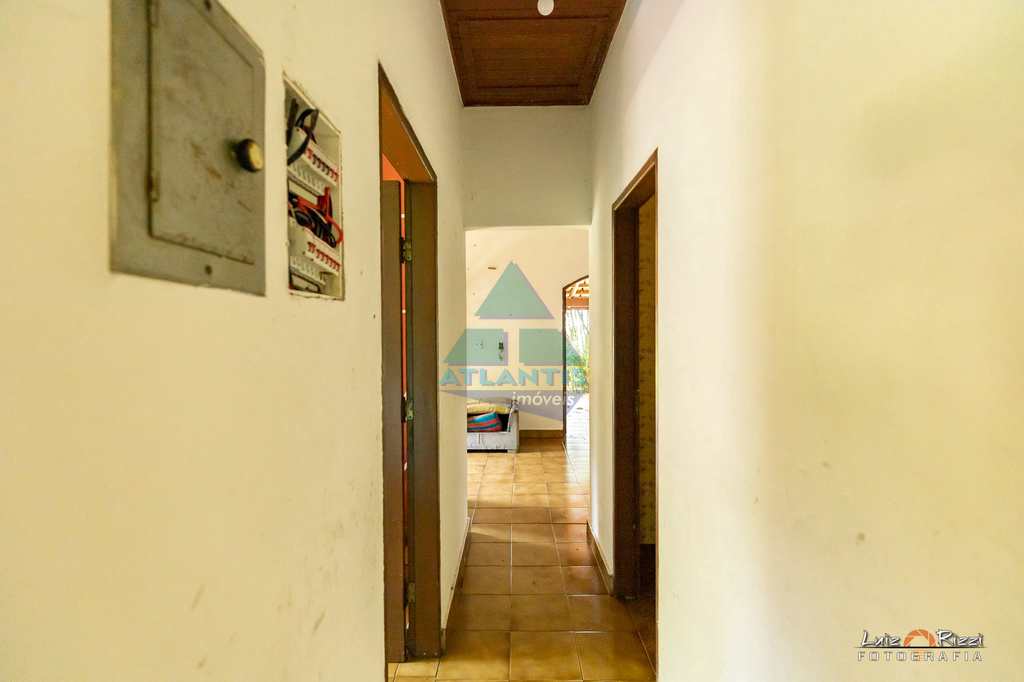 Casa em Ubatuba, no bairro Perequê Mirim