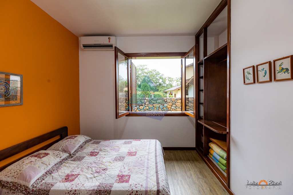 Casa em Ubatuba, no bairro Recanto da Lagoinha