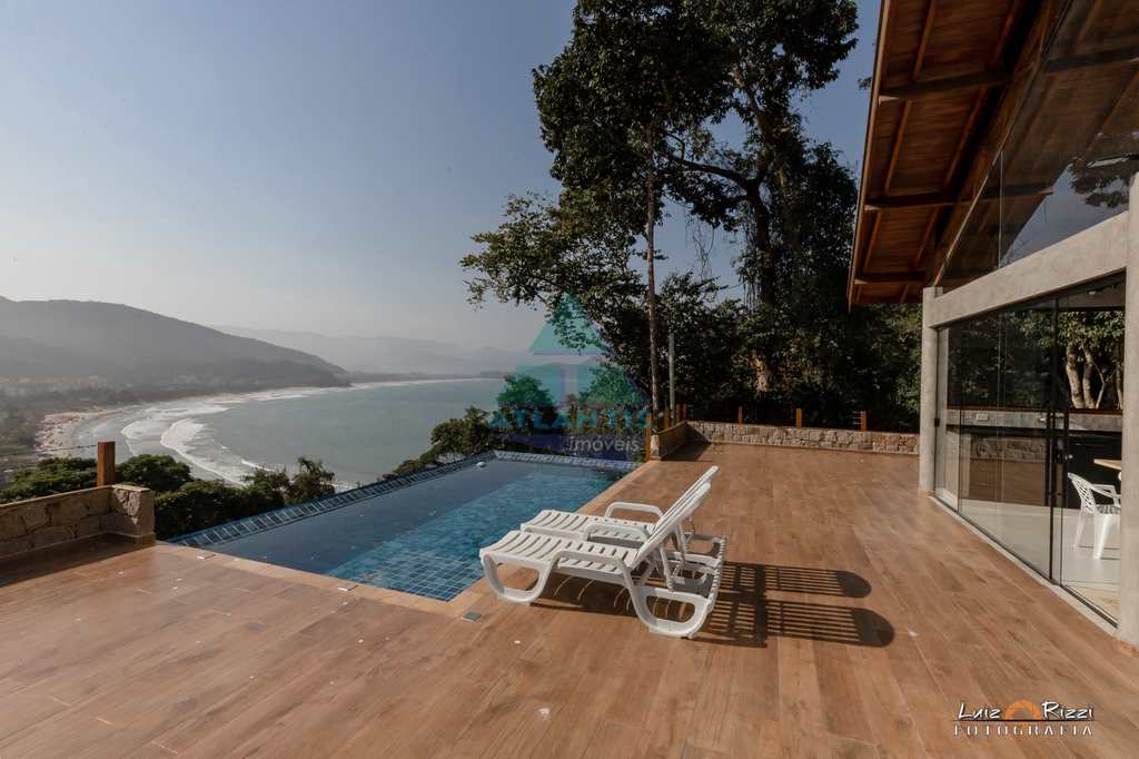 Casa em Ubatuba, no bairro Ponta das Toninhas