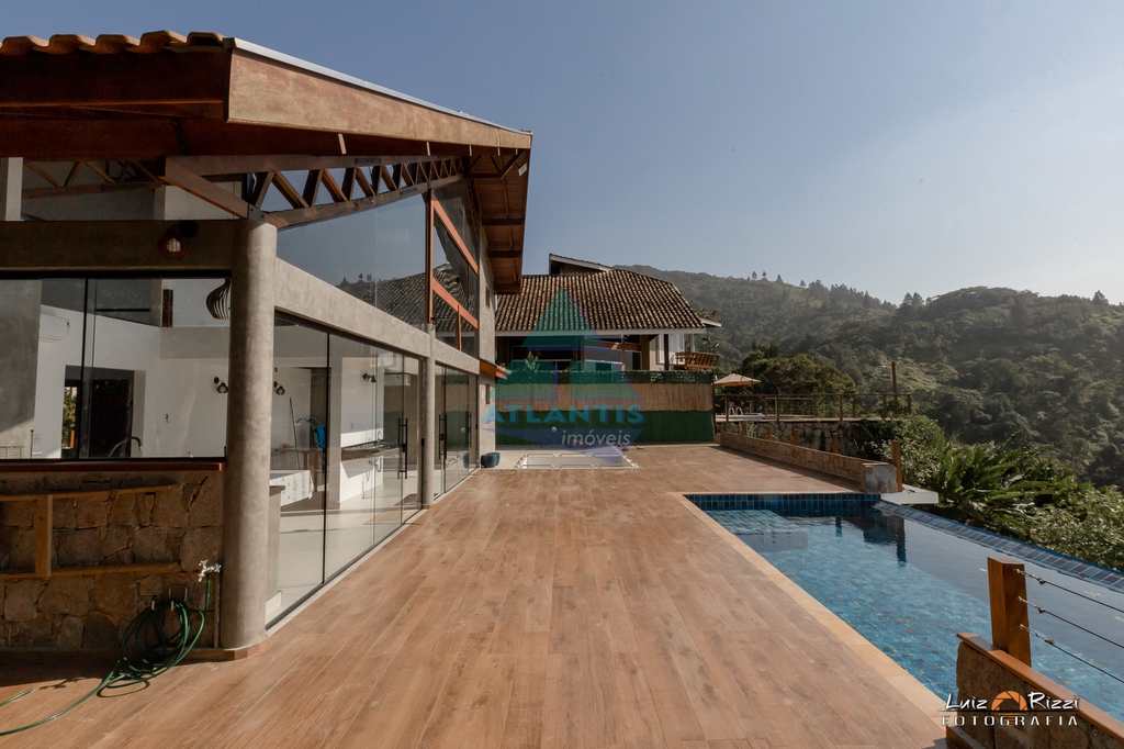 Casa em Ubatuba, no bairro Ponta das Toninhas
