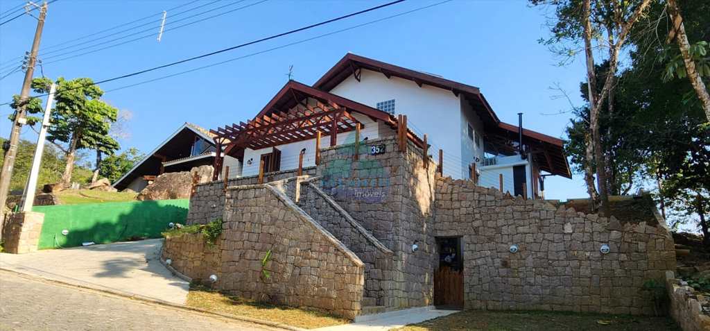 Casa em Ubatuba, no bairro Ponta das Toninhas