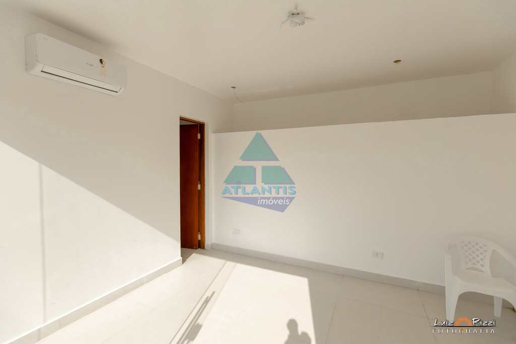 Casa em Ubatuba, no bairro Ponta das Toninhas