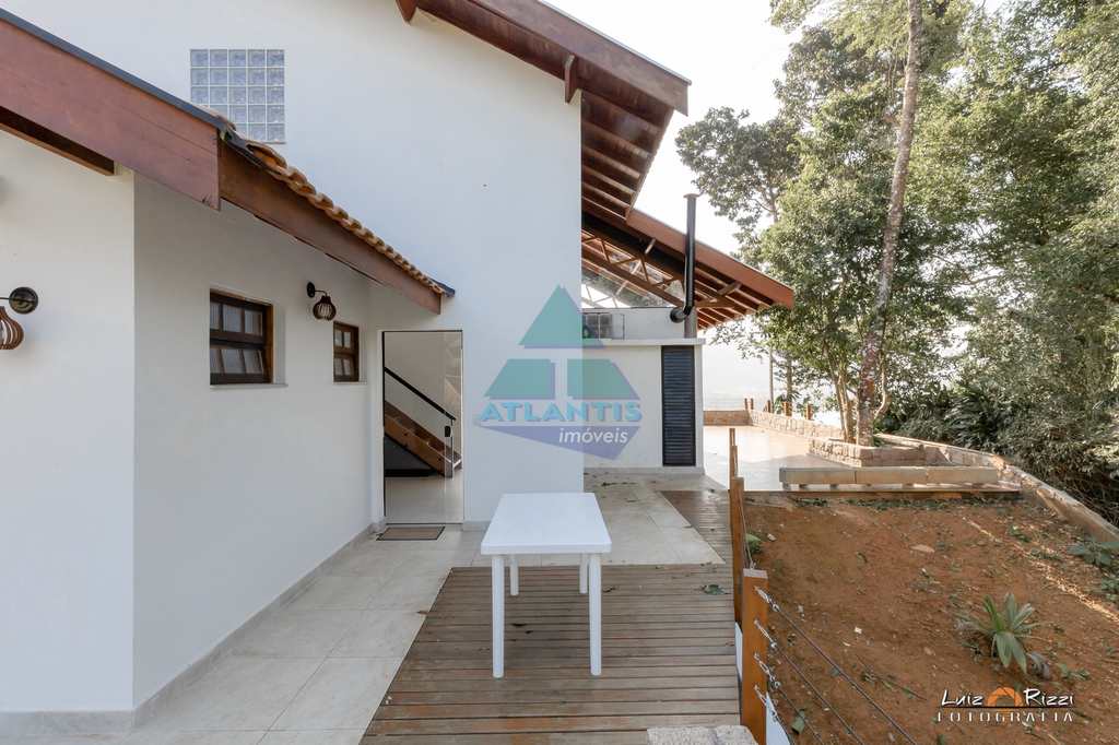 Casa em Ubatuba, no bairro Ponta das Toninhas