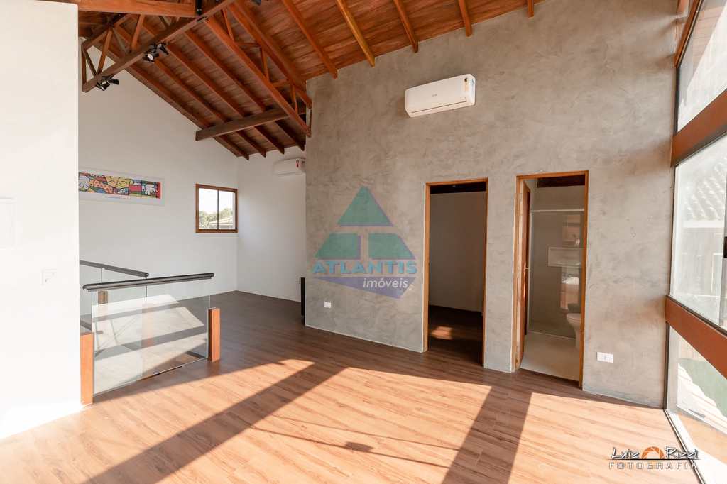 Casa em Ubatuba, no bairro Ponta das Toninhas
