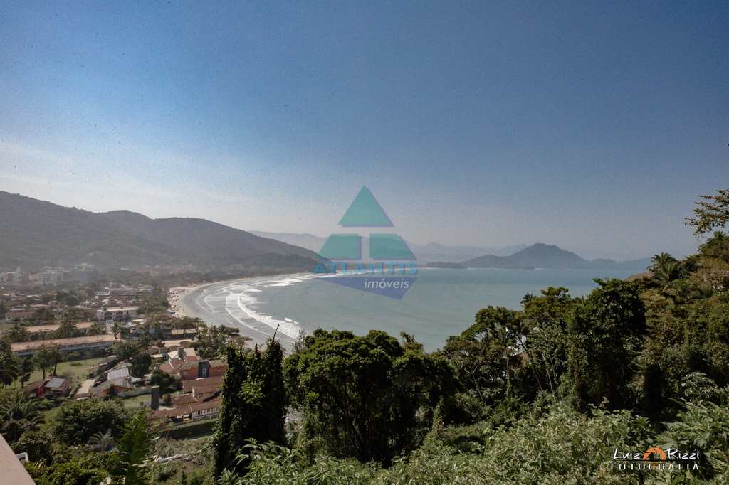 Casa em Ubatuba, no bairro Ponta das Toninhas