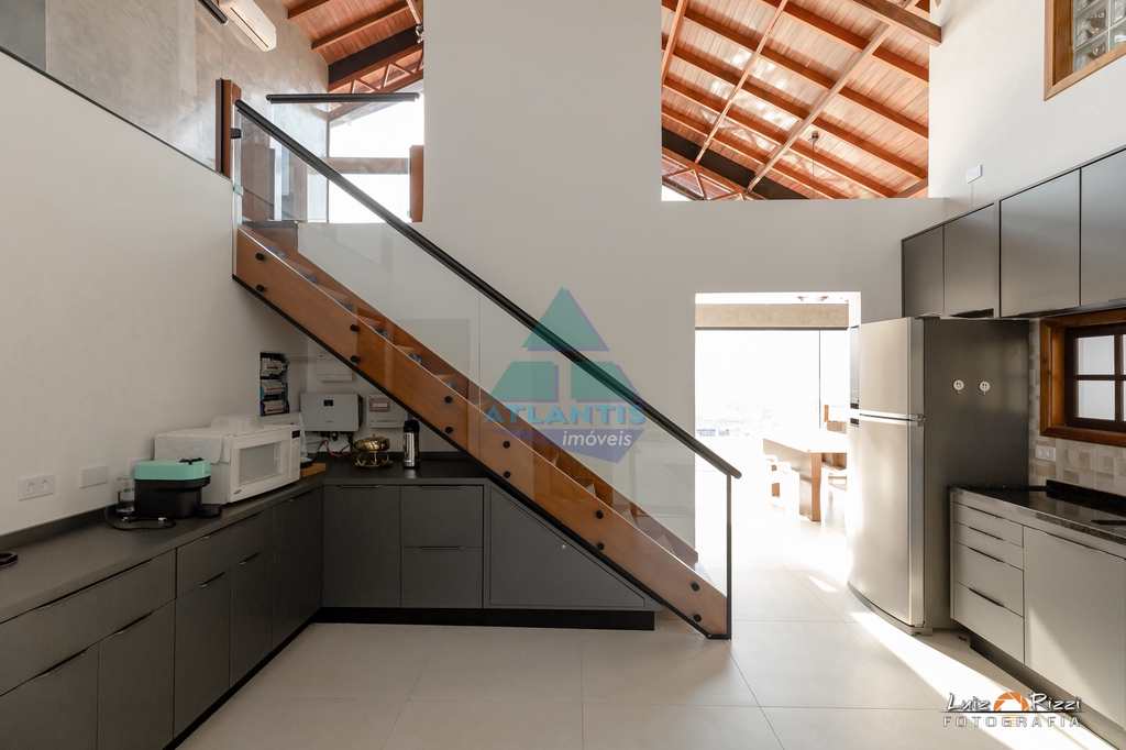 Casa em Ubatuba, no bairro Ponta das Toninhas