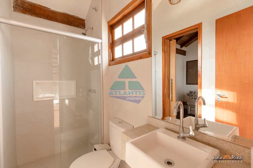 Casa em Ubatuba, no bairro Ponta das Toninhas